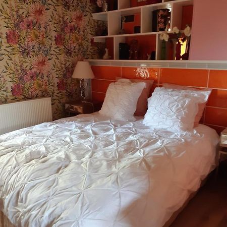 Chambre familiale avec piscine chauffée et jacuzzi Bernadets-Debat Exterior foto