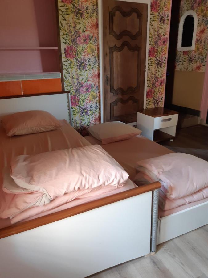 Chambre familiale avec piscine chauffée et jacuzzi Bernadets-Debat Exterior foto